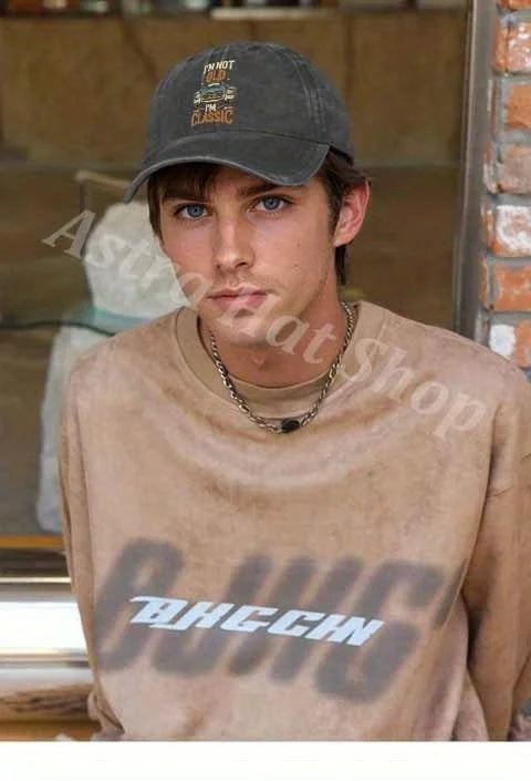 Retro Baseball Cap with Vintage Car Design, Perfect for Casual Attire And Embracing The Retro Trend.
