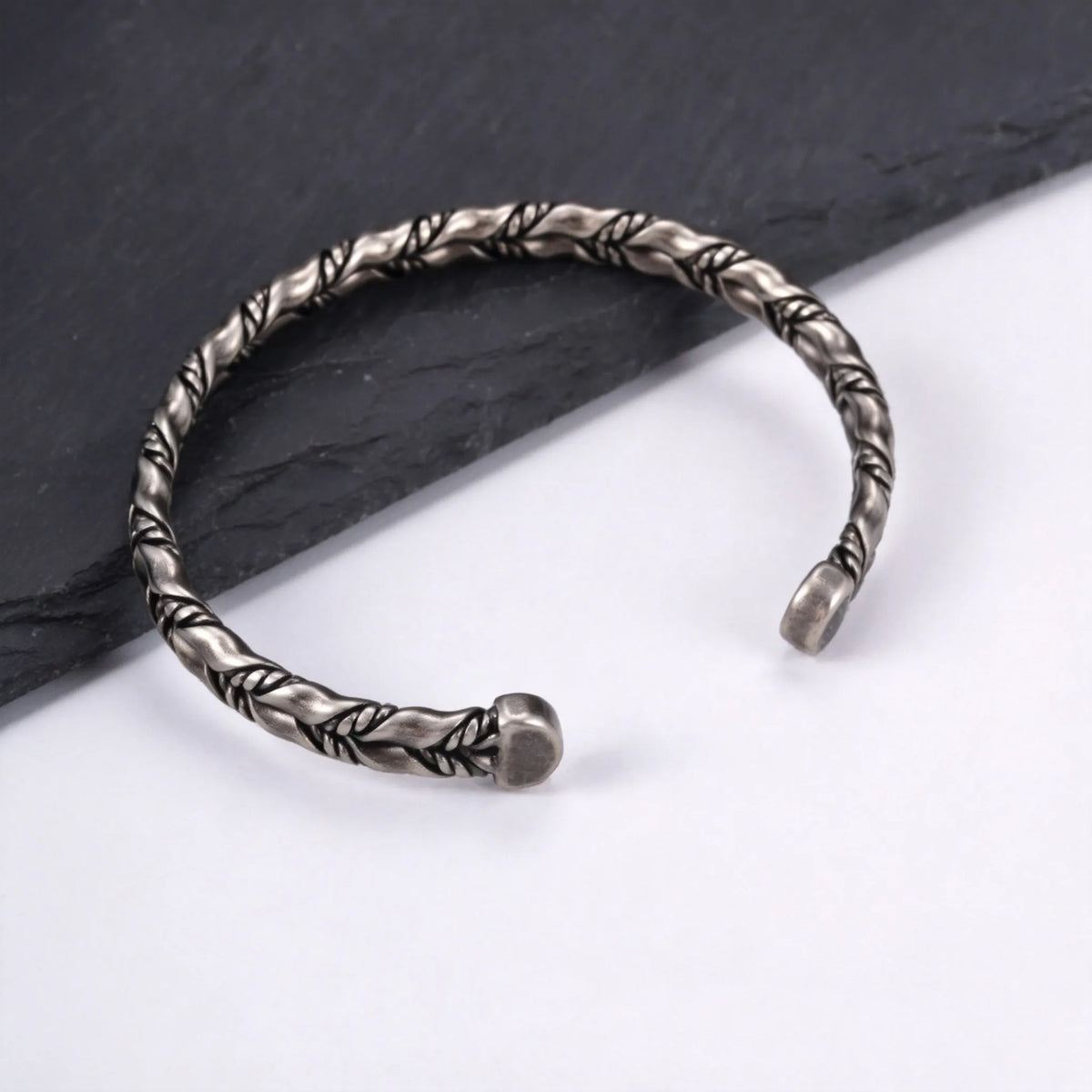 PENDRA Dravion Twisted Cuff Bracelet