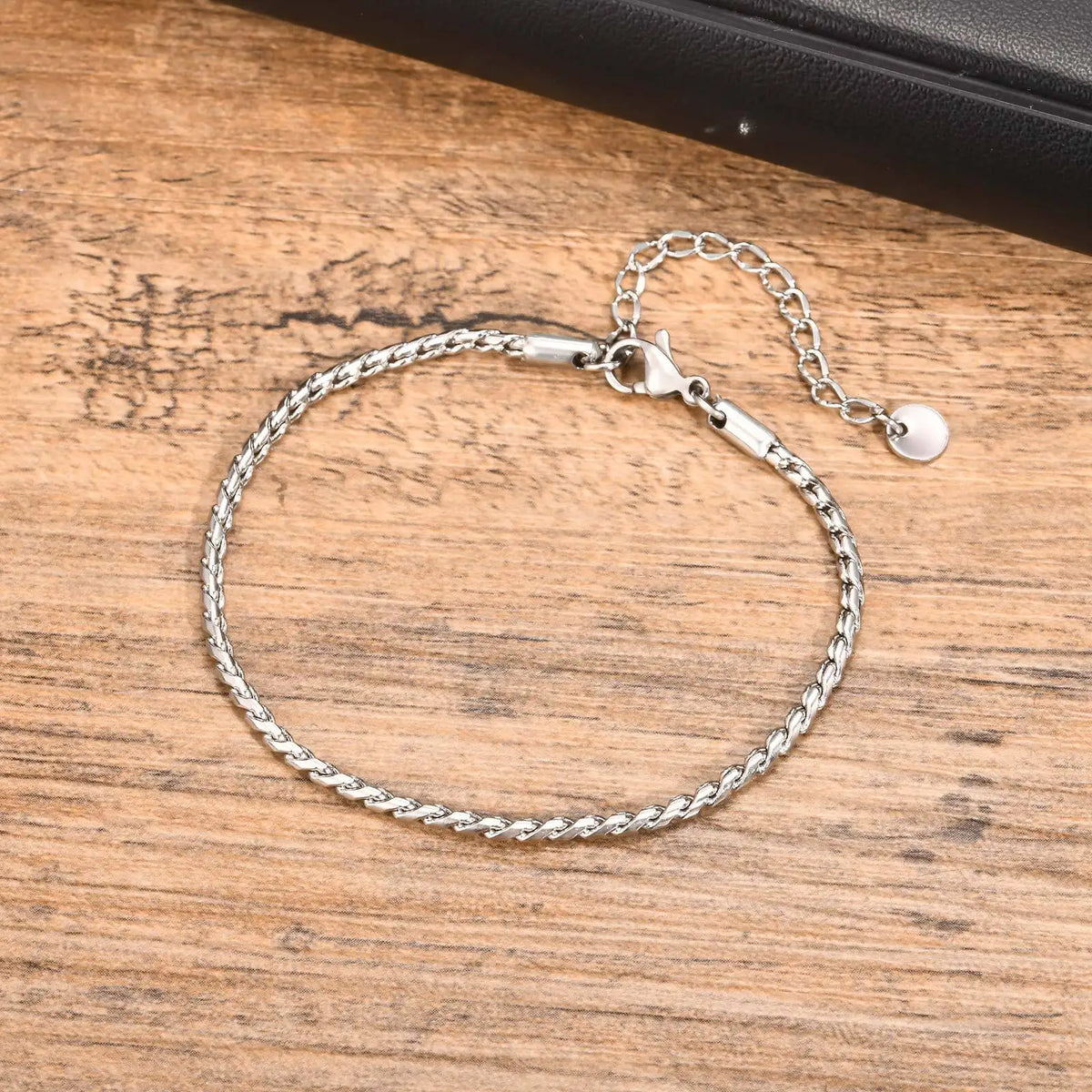 PENDRA Twist Simple Bracelet