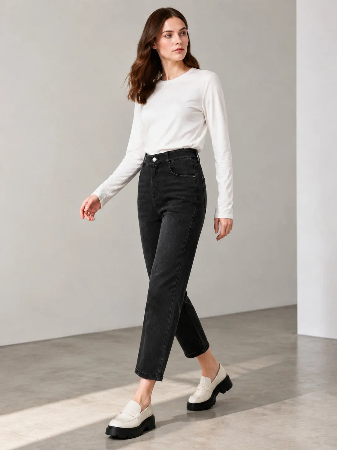 Women's solid color important stretch cropped tight jeans, fashionable and simple style, button design, suitable for spring and summer outings and dates
