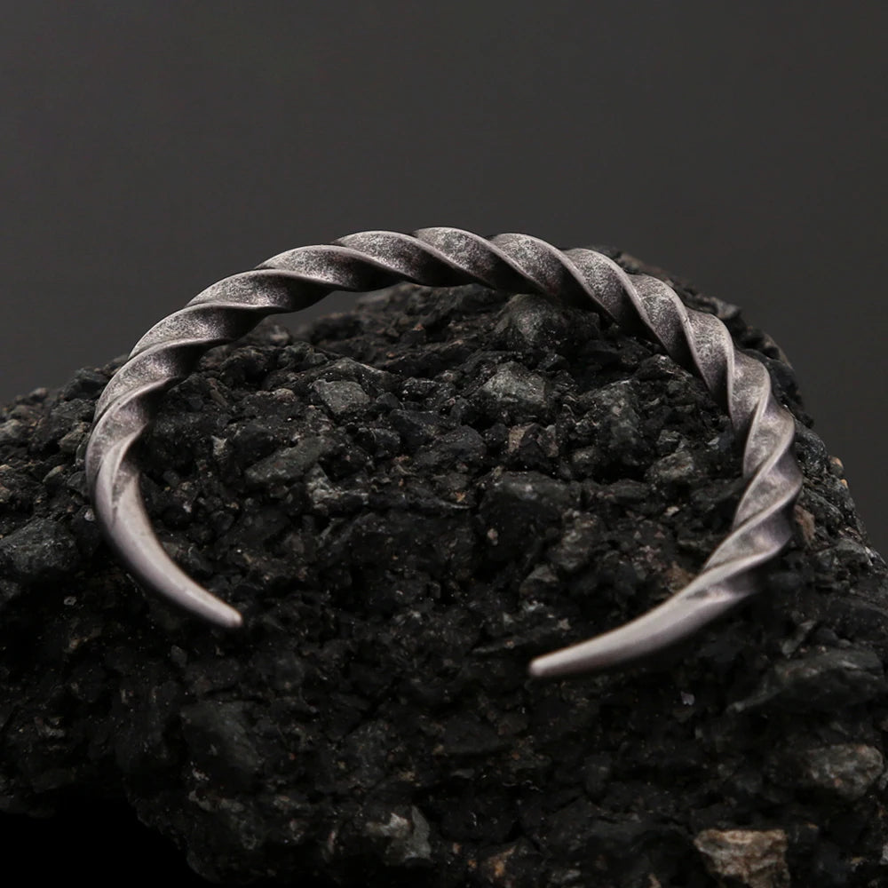 PENDRA Twisted 316L Stainless Steel Bracelet