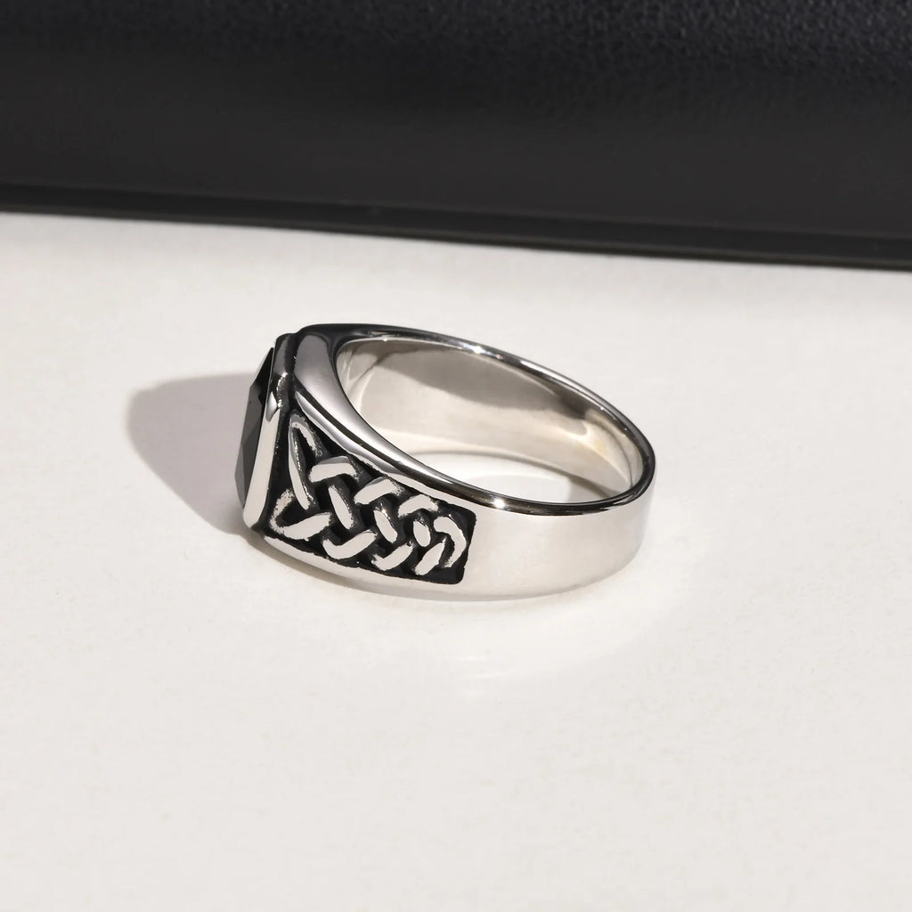 PENDRA Ethnic Knot Rune Black Ring