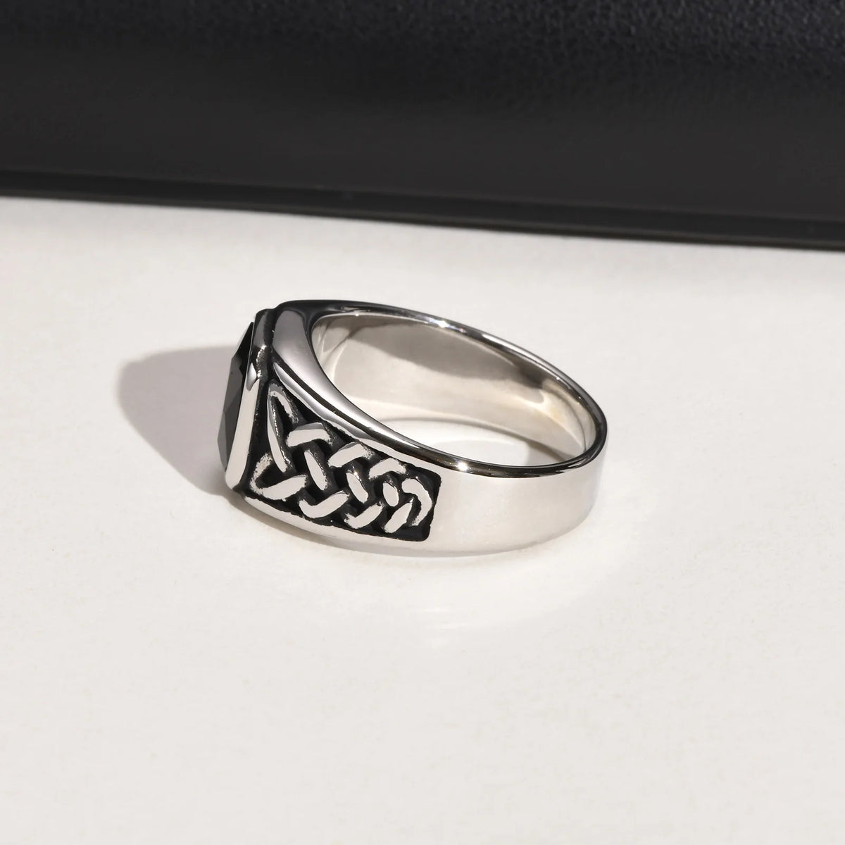 PENDRA Ethnic Knot Rune Black Ring