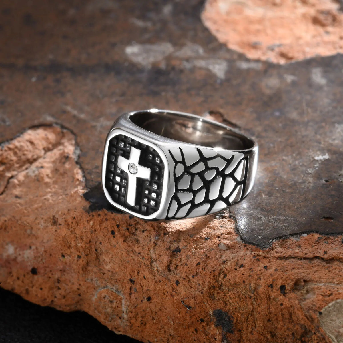 PENDRA Mavquin Cross Charm Ring