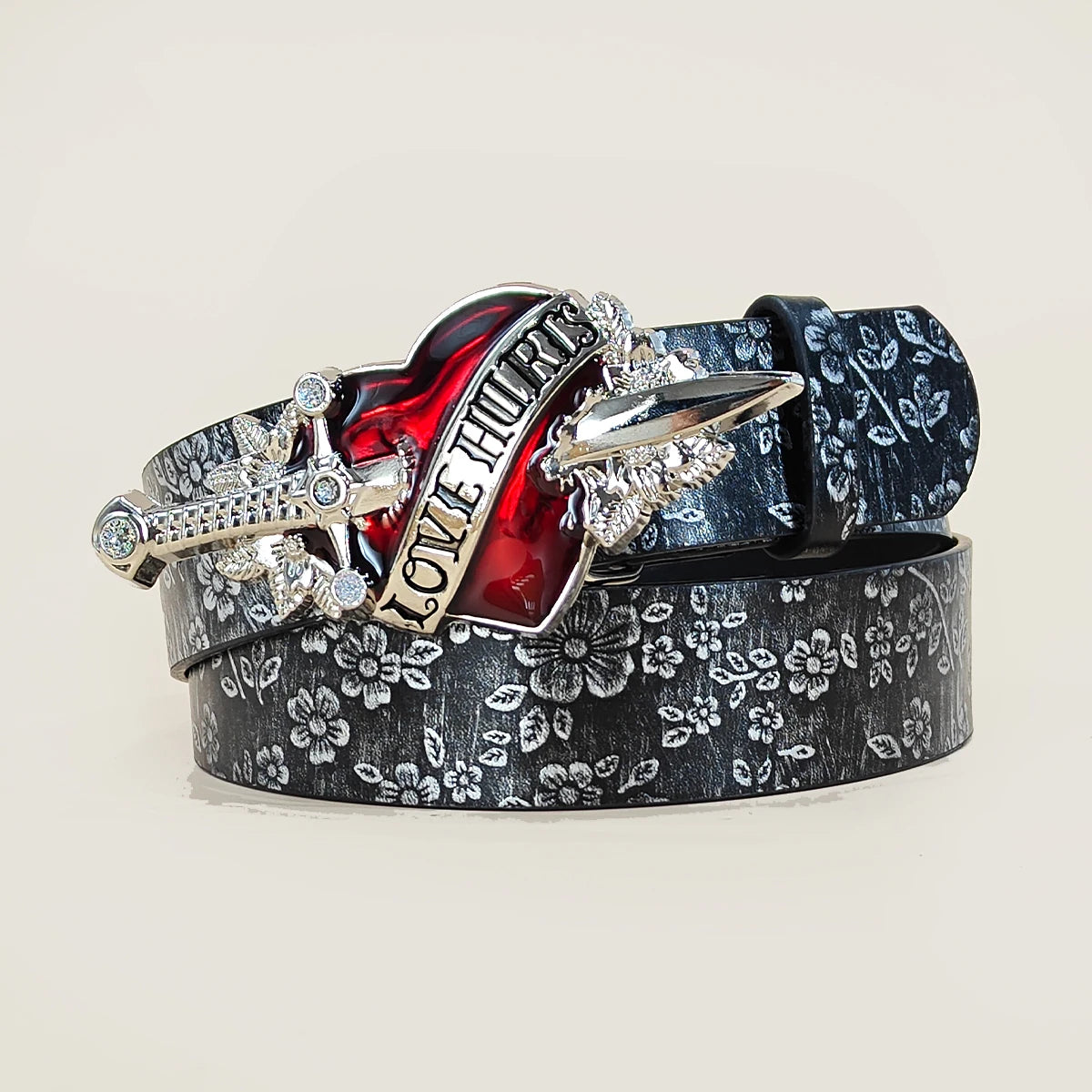 Fashionable Casual PU Leather Belt with Red Heart Buckle for Men And Women Luxury Designer a Love Buckle Pattern for Jeans Skirt