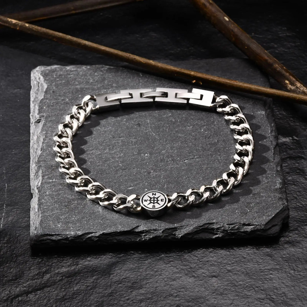 PENDRA Compass Circle Bracelet