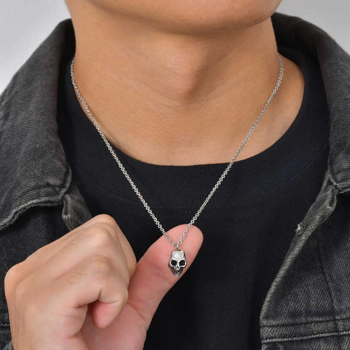 Retro Punk Stainless Steel Skull Necklace for Men,Rock Small Personality Pendant Necklace,Halloween Jewelry
