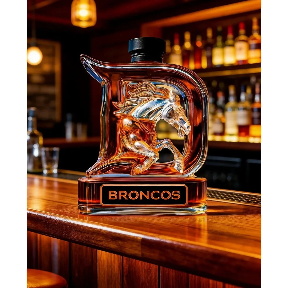 Novelty 3D Horse Design Glass Decanter, Crown Stopper Whiskey Bottle, Man Cave Bar Decor for Sports Enthusiasts