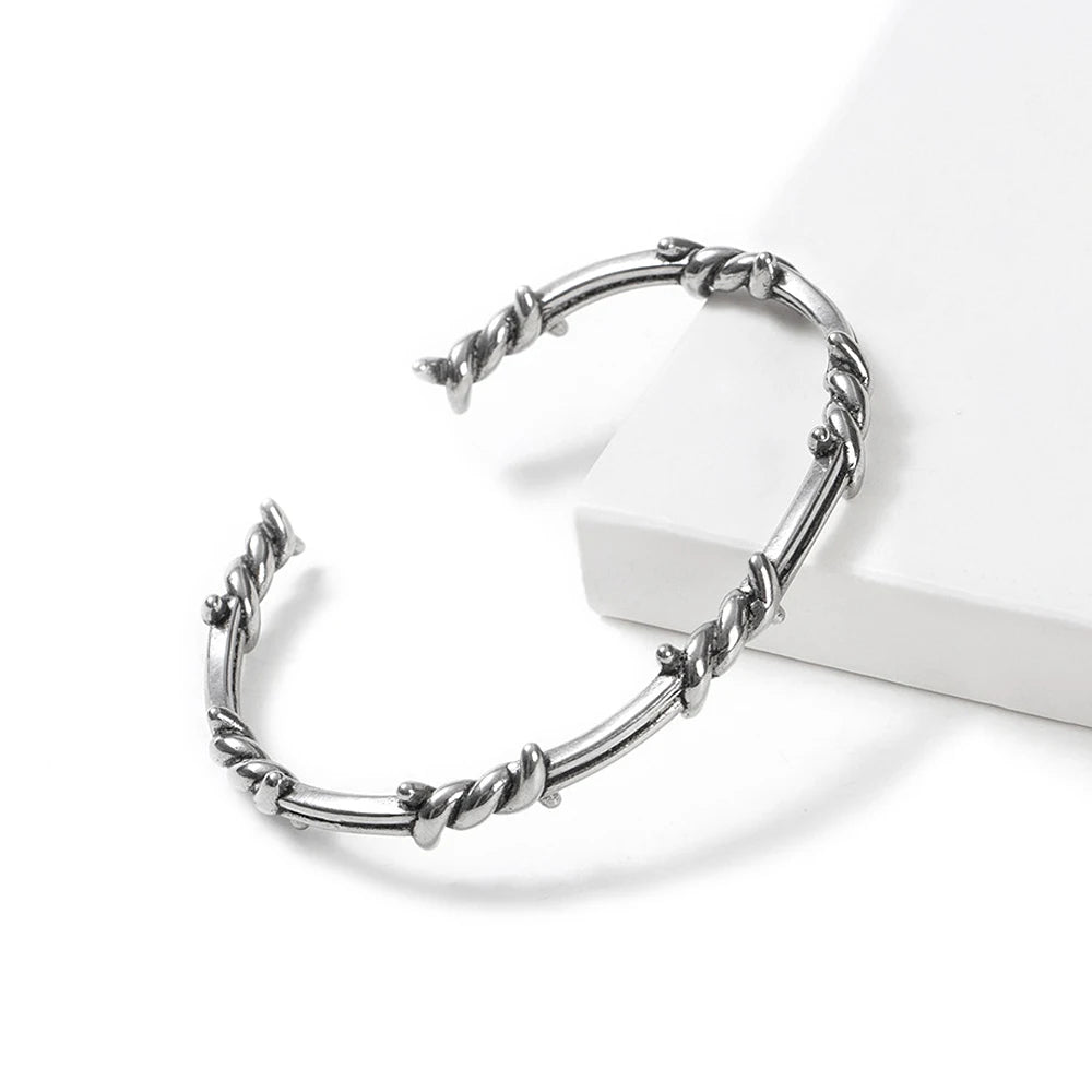 PENDRA Thornknot Twisted Thorn Ring